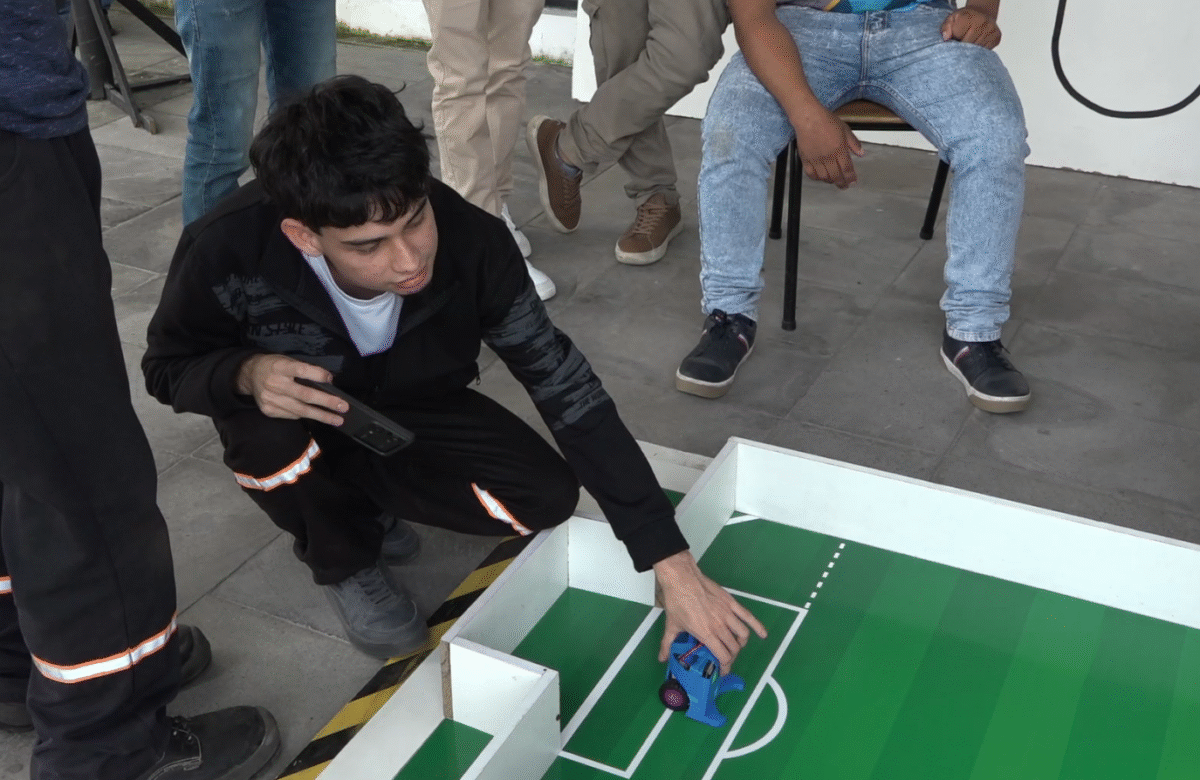 TSÁCHILA GANA PRIMER LUGAR EN EL TORNEO NACIONAL DE ROBÓTICA KUNTA BOTS VI