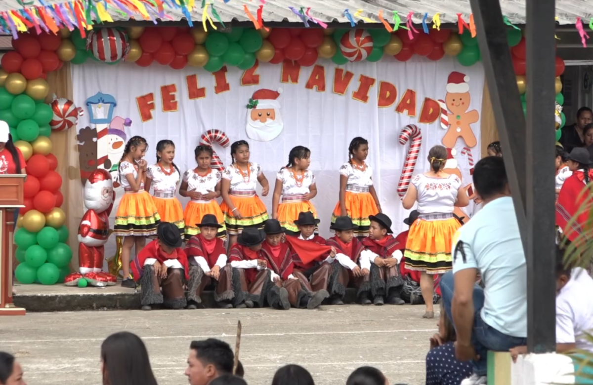 LA UNIDAD EDUCATIVA HÓLGER VELASTEGUÍ DOMÍNGUEZ CELEBRÓ LA NAVIDAD