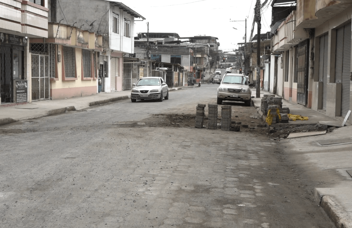 VECINOS DE MONTEBELLO PROTESTAN POR ACCIDENTES EN OBRA INCONCLUSA