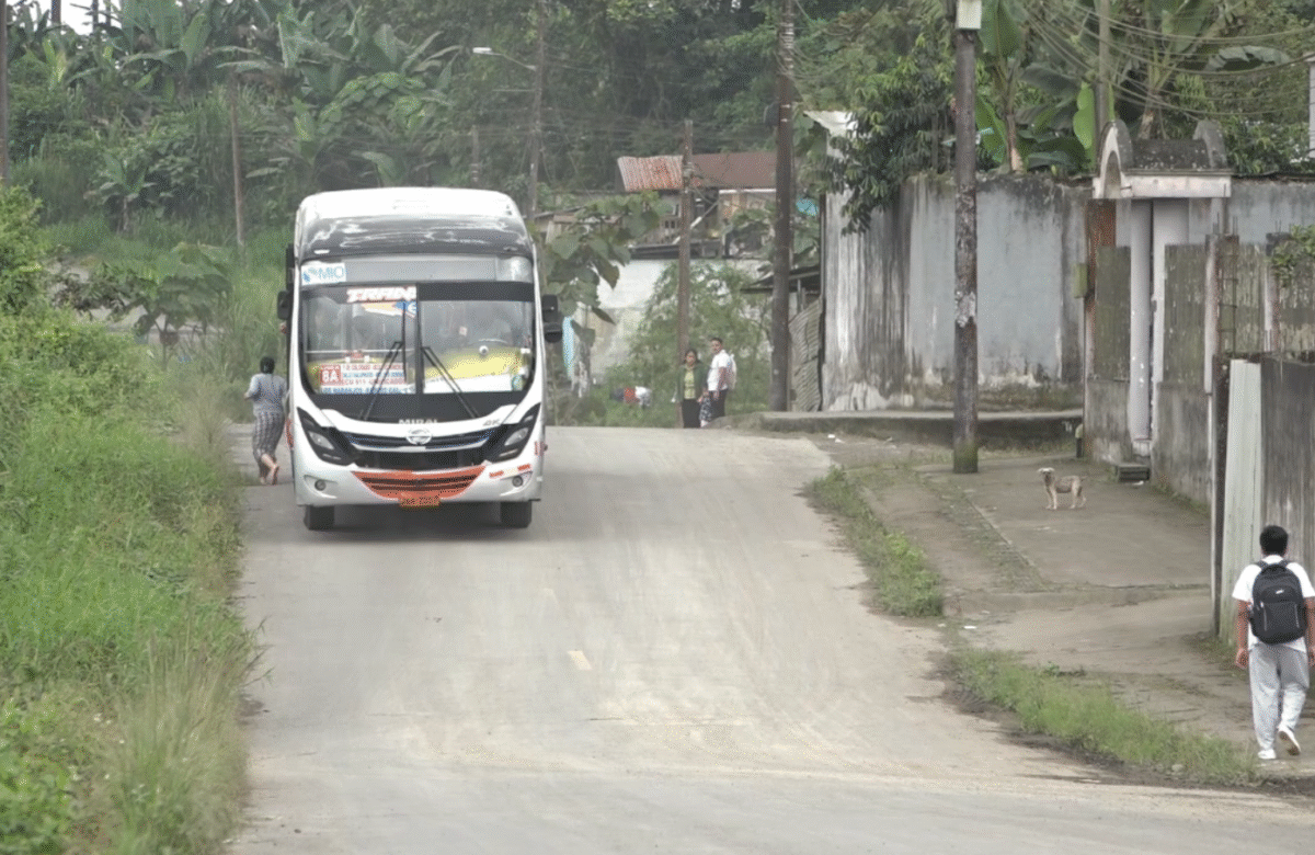 LOS BUSES LLEGAN A LOS NARANJOS PASANDO MÁS DE 30 MINUTOS