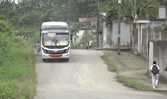 LOS BUSES LLEGAN A LOS NARANJOS PASANDO MÁS DE 30 MINUTOS