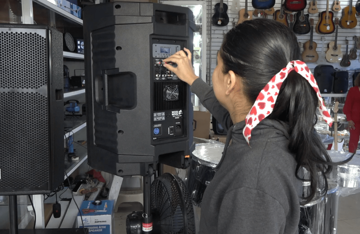 EN UN 40% DISMINUYÓ EL ARREGLO DE PARLANTES