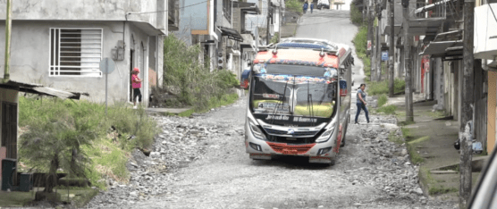 CON LAS LLUVIAS, LAS CALLES COMENZARON A DETERIORARSE EN LA URB. BRISAS DEL COLORADO