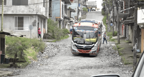 CON LAS LLUVIAS, LAS CALLES COMENZARON A DETERIORARSE EN LA URB. BRISAS DEL COLORADO