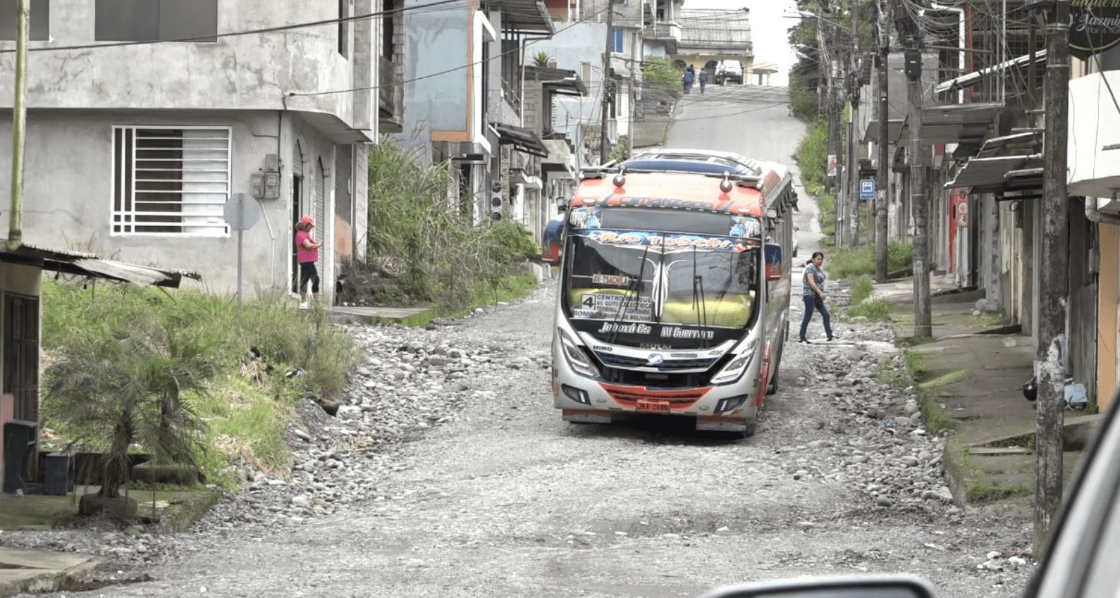 CON LAS LLUVIAS, LAS CALLES COMENZARON A DETERIORARSE EN LA URB. BRISAS DEL COLORADO