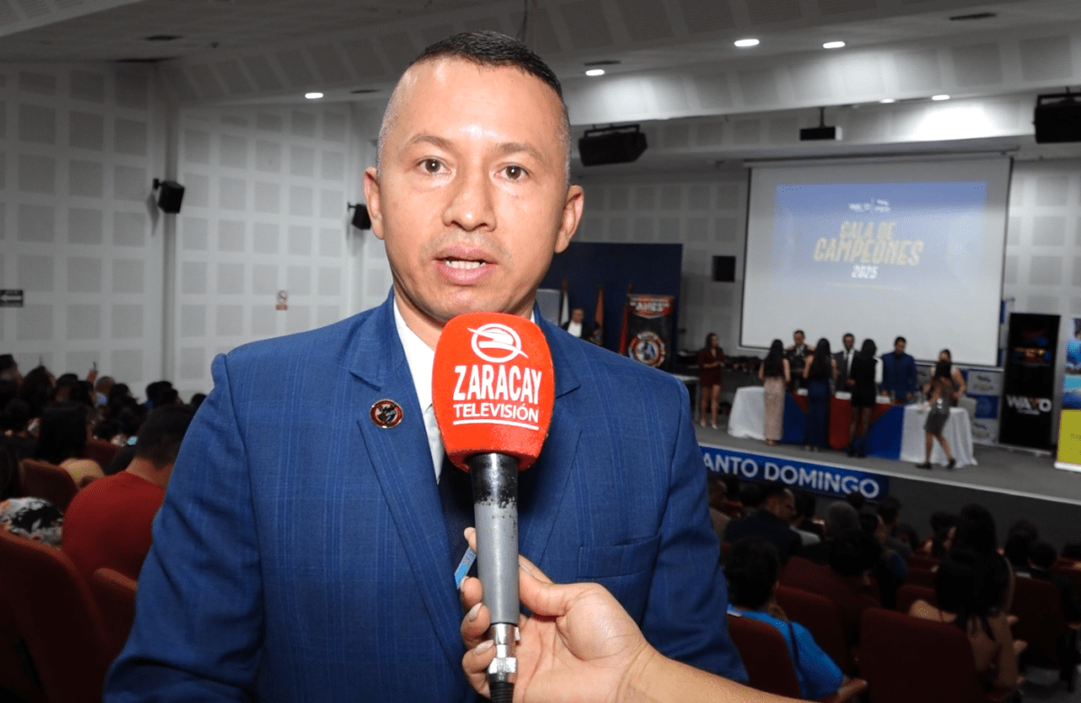 KICK BOXING ECUATORIANO PREMIÓ A DEPORTISTAS Y ENTRENADORES DESTACADOS