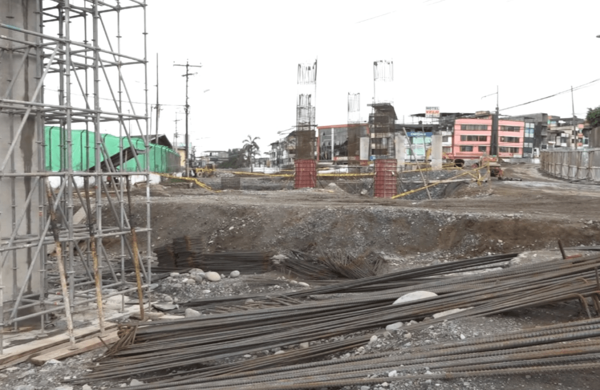 COMERCIANTES REPORTAN BAJA EN VENTAS POR OBRAS DEL PASO A DESNIVEL EN TERMINAL