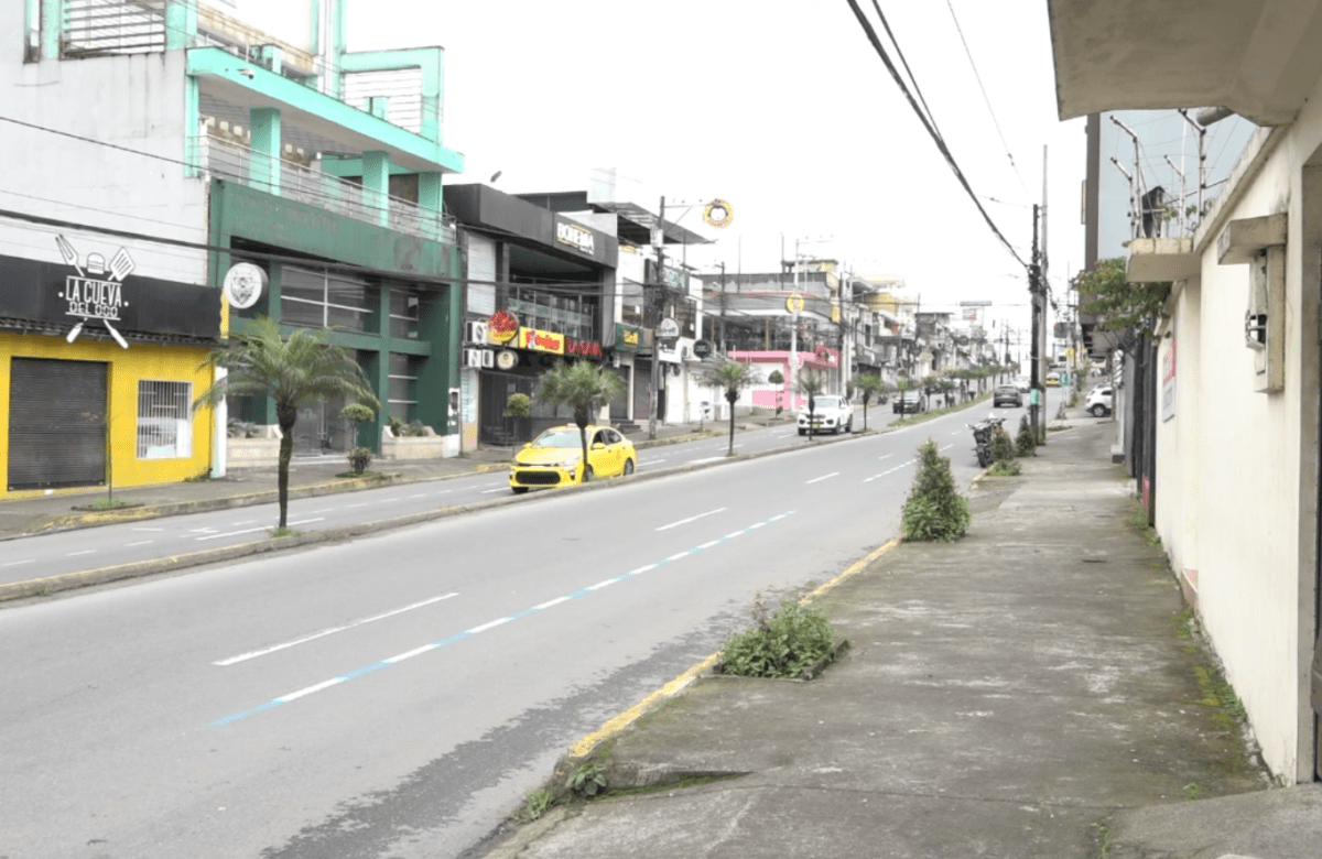 GRESCA TRAS COLISIÓN EN LA AV. RÍO LELIA DEJÓ TRES BALEADOS
