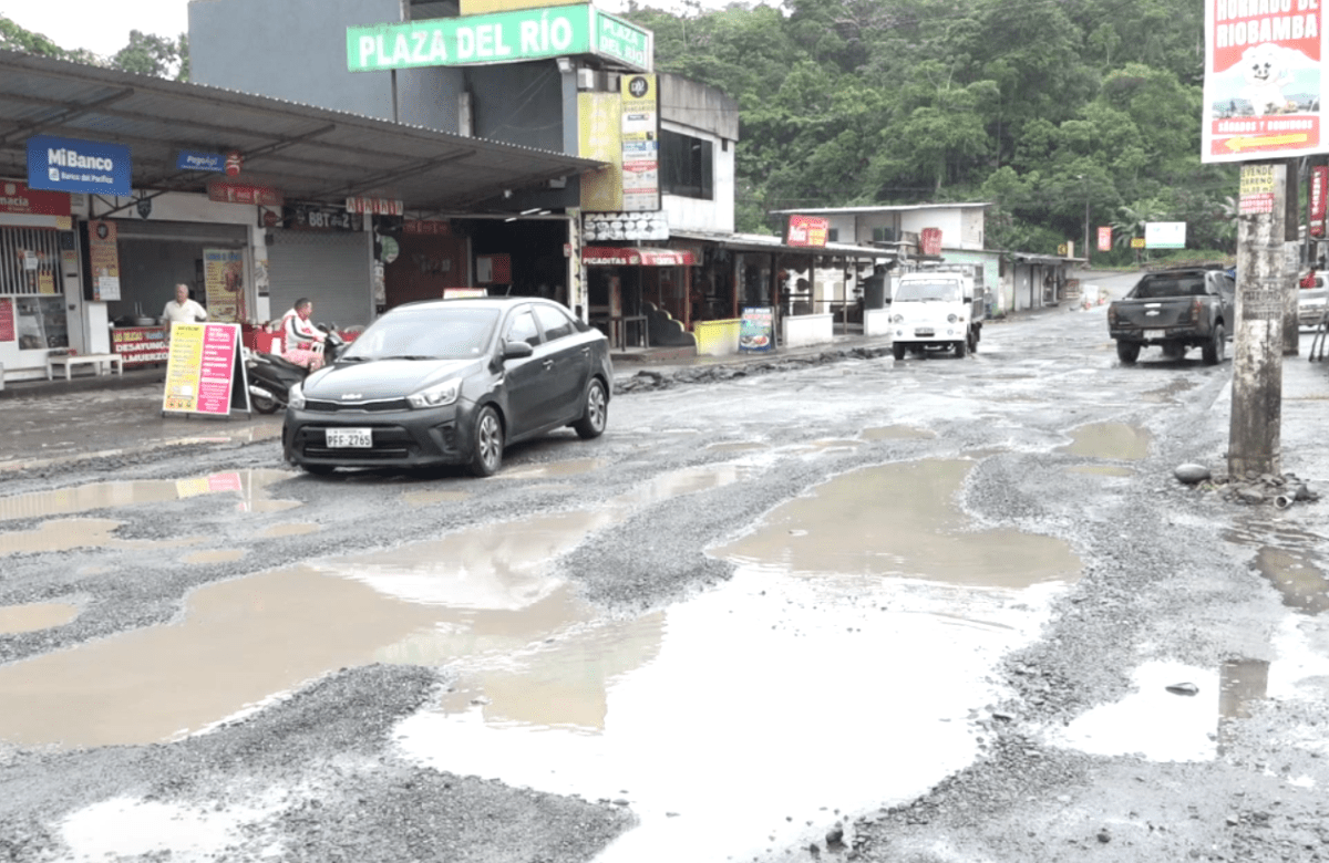 DESVÍOS POR CIERRE DE LA VÍA ALÓAG–SANTO DOMINGO AFECTAN RUTAS