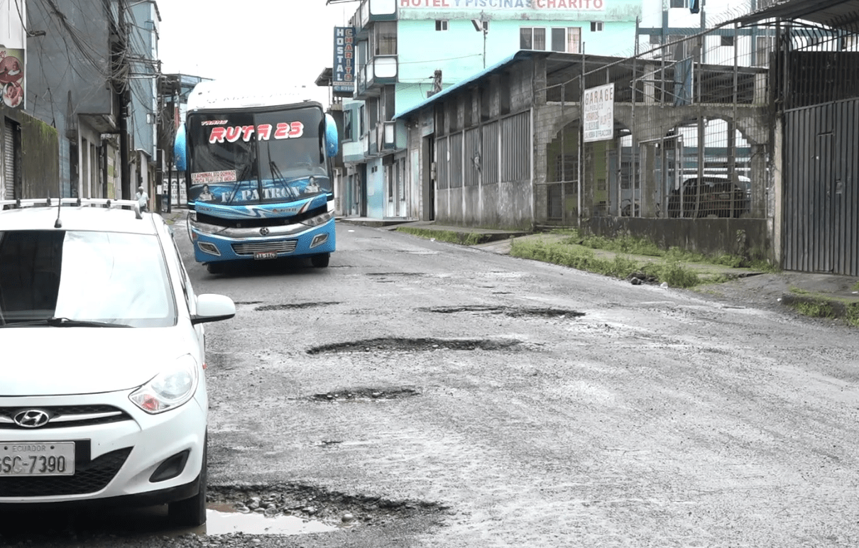 DENUNCIAN DETERIORO DE CALLES JUNTO A LA TERMINAL TERRESTRE