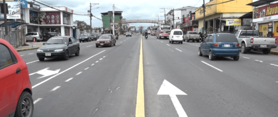 PIDEN SEÑALIZACIÓN EN MURO DETERIORADO DE LA AVENIDA CHONE