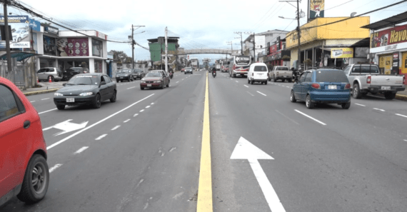 PIDEN SEÑALIZACIÓN EN MURO DETERIORADO DE LA AVENIDA CHONE