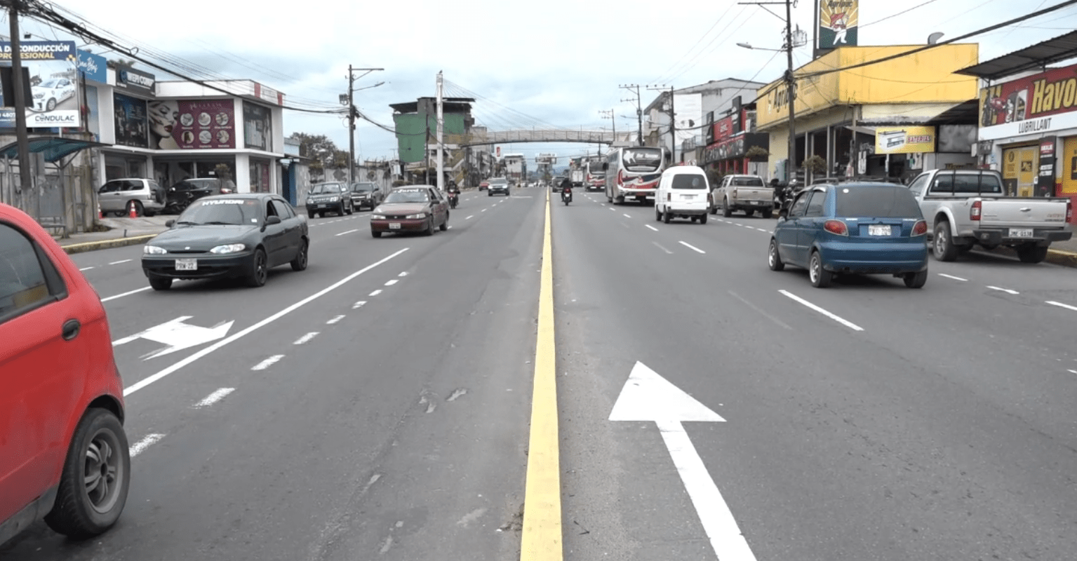PIDEN SEÑALIZACIÓN EN MURO DETERIORADO DE LA AVENIDA CHONE