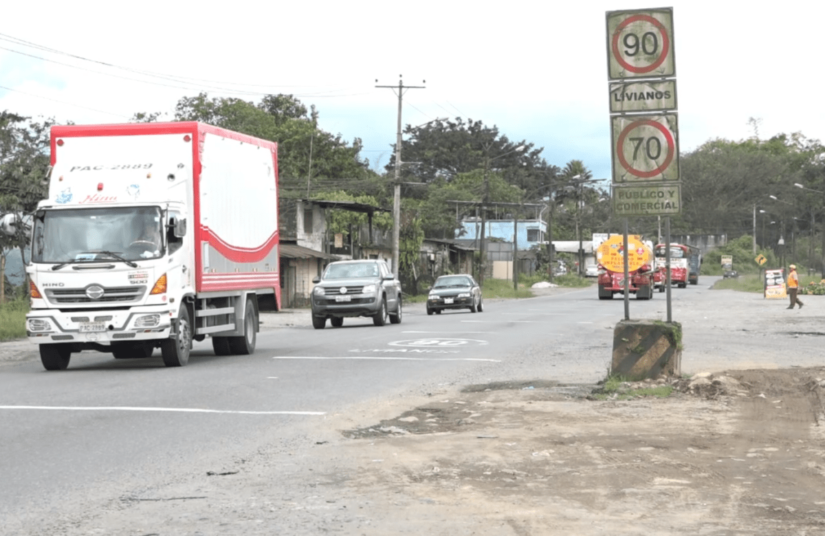 VÍA ALÓAG–SANTO DOMINGO EN MANTENIMIENTO: CONDUCTORES PIDEN MAYOR INFORMACIÓN