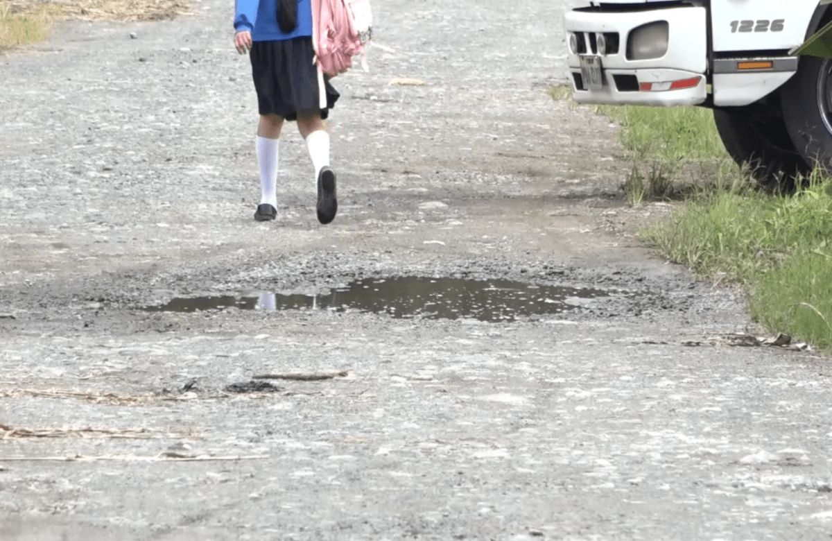 MORADORES DE NUEVA LOJA DENUNCIAN PROBLEMAS EN EL ALCANTARILLADO