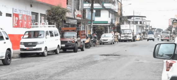 LA AV. PATRICIO ROMERO BARBERIS SE ENCUENTRA LLENA DE HUECOS