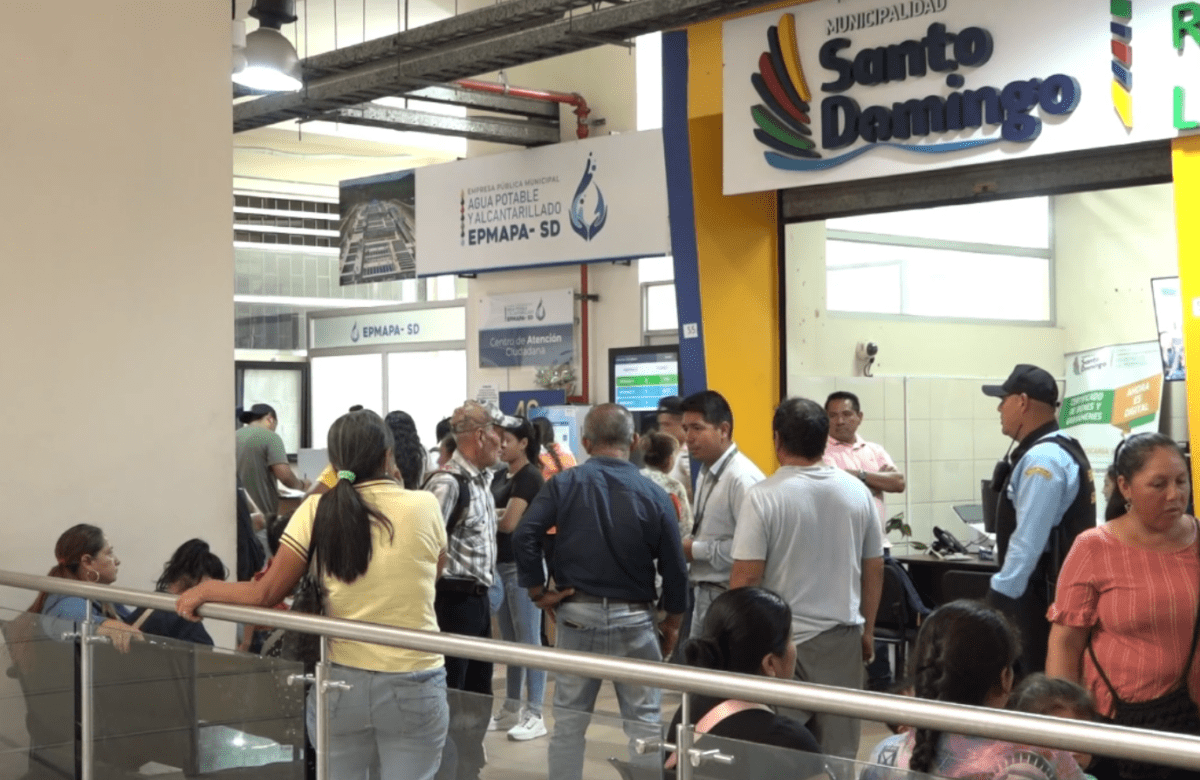 MORADORES EXIGEN CONEXIÓN DE AGUA POTABLE EN EL KM 3 VÍA UMPECHICO