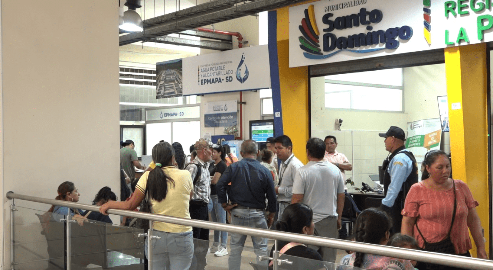 MORADORES EXIGEN CONEXIÓN DE AGUA POTABLE EN EL KM 3 VÍA UMPECHICO