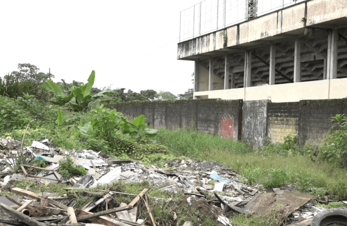 BASURA ACUMULADA Y VÍA CERRADA GENERAN PREOCUPACIÓN EN LA FRANKLIN PALLO PALLO