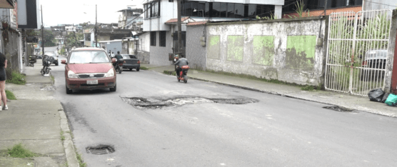 BACHES Y ALCANTARILLA EN RIESGO AMENAZAN VÍA EN COOPERATIVA OBANDO