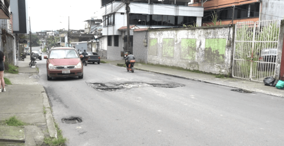 BACHES Y ALCANTARILLA EN RIESGO AMENAZAN VÍA EN COOPERATIVA OBANDO