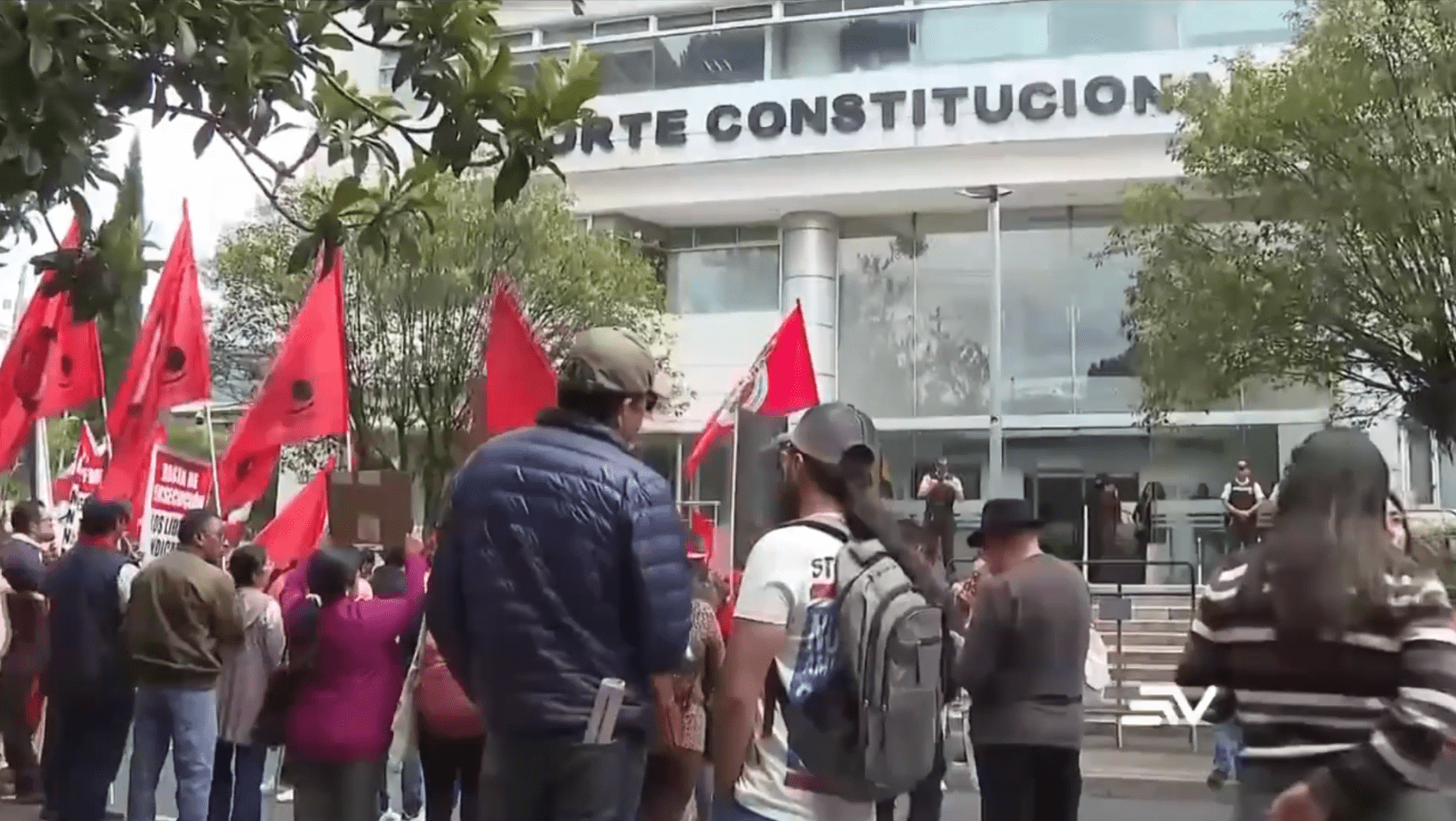 CORTE CONSTITUCIONAL ADMITE ACCIONES CONTRA LEYES DEL EJECUTIVO