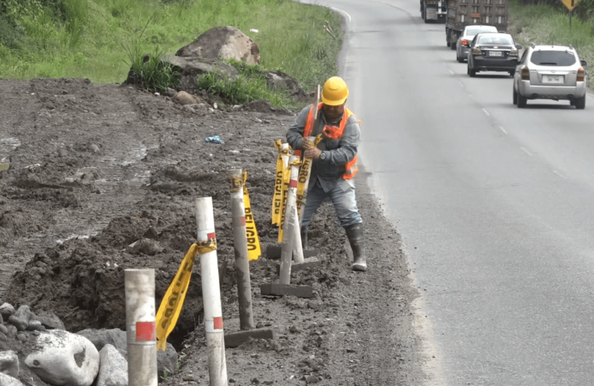 HABILITAN PASO CONTROLADO EN LA VÍA ALÓAG – SANTO DOMINGO POR TRABAJOS VIALES