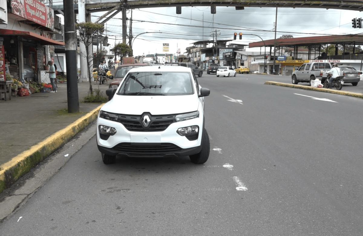 CONDUCTORES PIDEN ZONA AZUL EN AVENIDA CHONE TRAS MULTAS DE TRÁNSITO