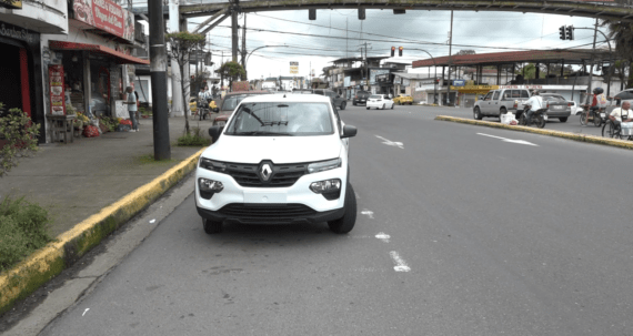 CONDUCTORES PIDEN ZONA AZUL EN AVENIDA CHONE TRAS MULTAS DE TRÁNSITO