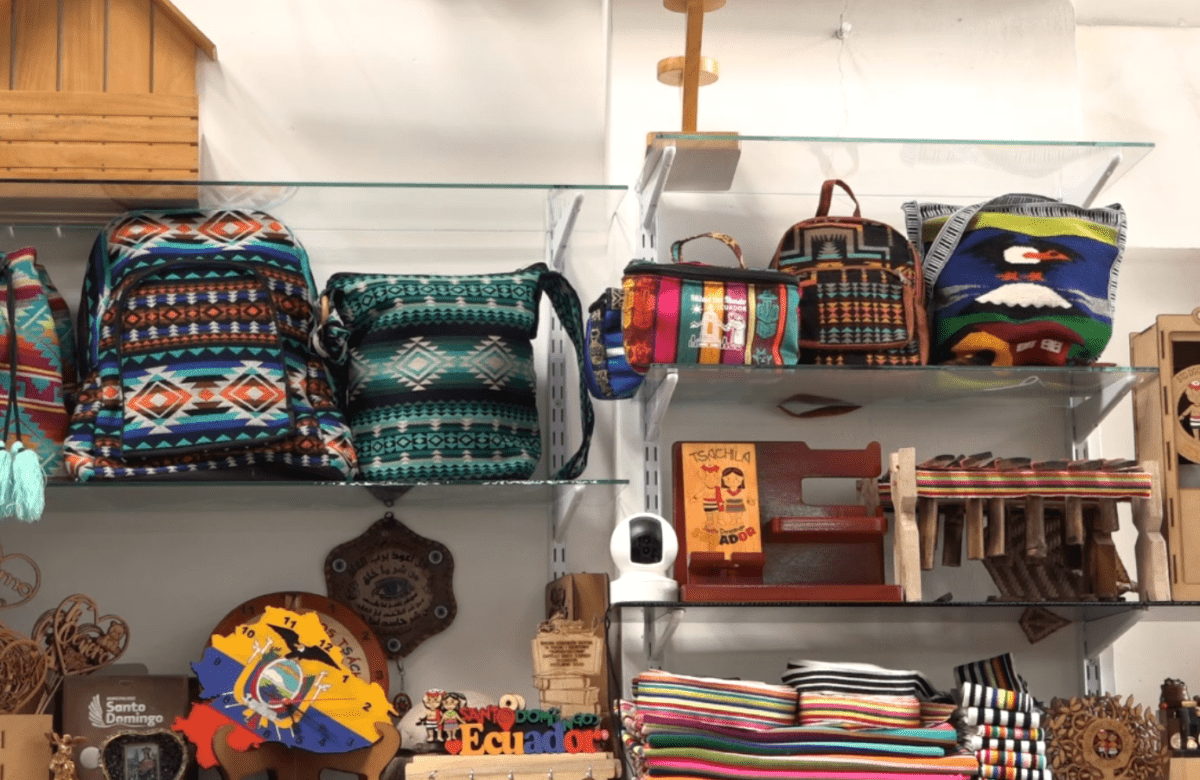 SOCIOS DE LA PLAZA ZARACAY PIDEN APOYO MUNICIPAL PARA REACTIVAR VENTAS