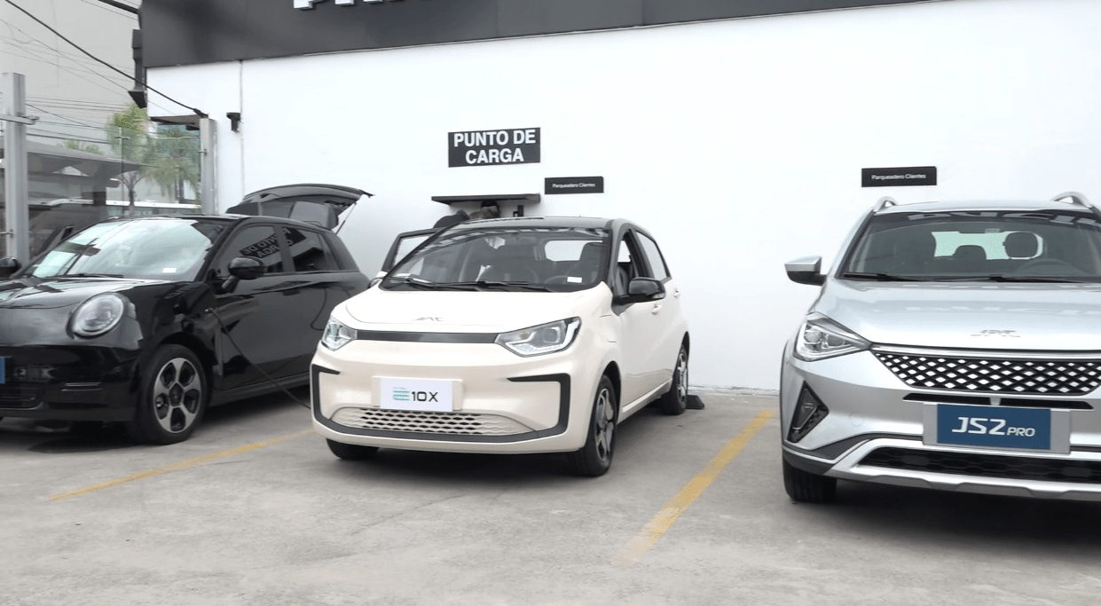 EMPROMOTOR INAUGURA CASA COMERCIAL Y PRESENTA VEHÍCULOS ELÉCTRICOS