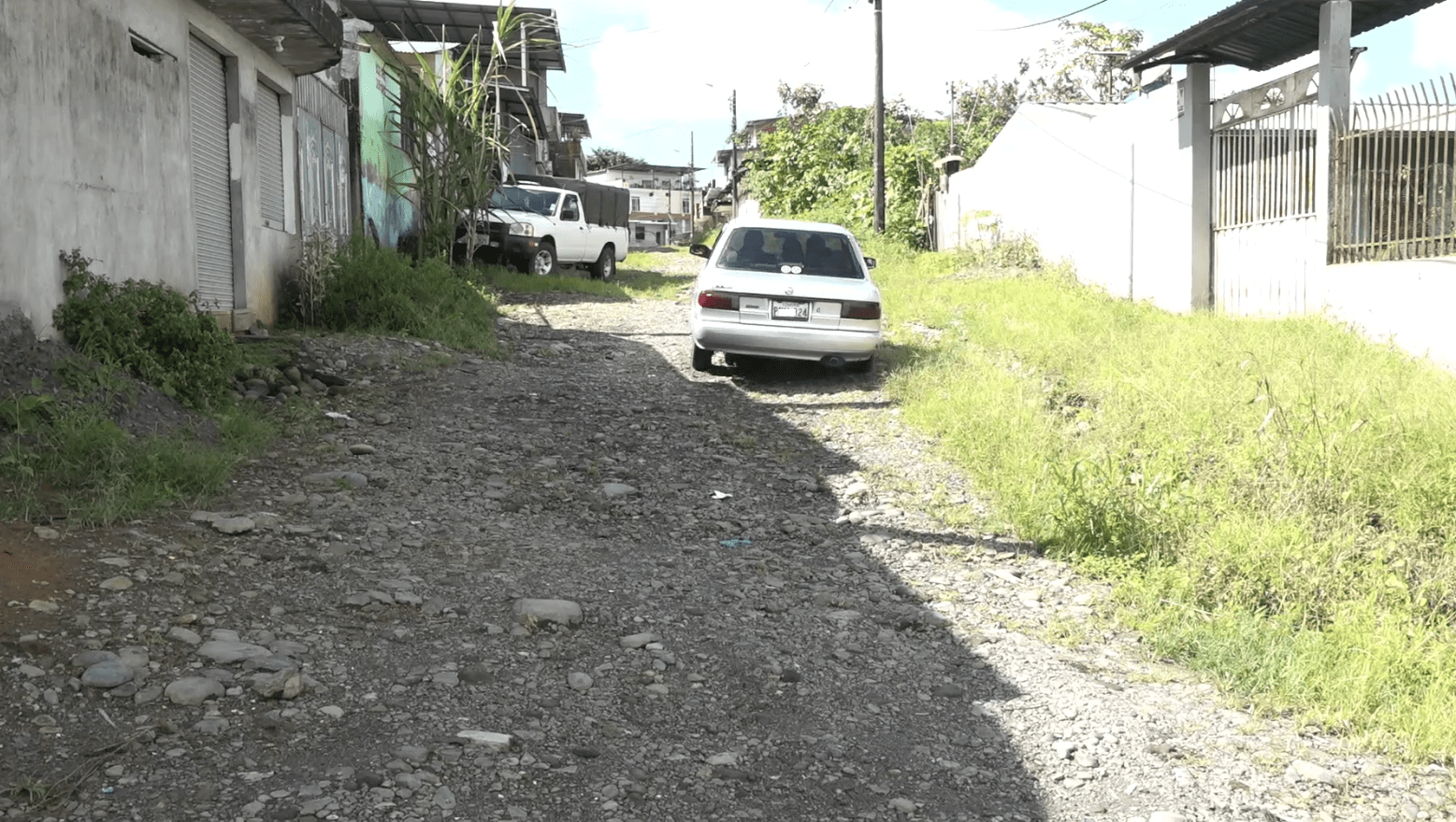 LOS VECINOS PIDEN EL ASFALTADO DE LA CALLE CÉSAR BRAVOMALO