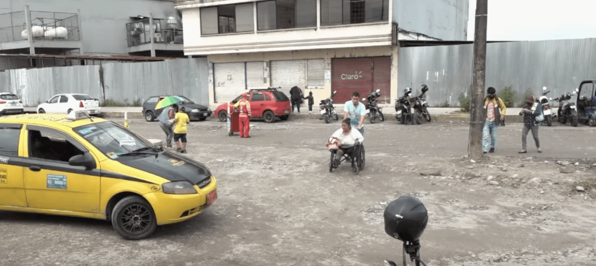 USUARIOS TIENEN PROBLEMAS PARA INGRESAR AL HOSPITAL GUSTAVO DOMINGUEZ