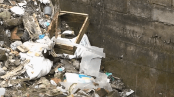 LA BASURA SE HA CONVERTIDO EN UN PROBLEMA EN EL BARRIO CENTRAL