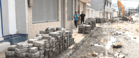 EL TAPONAMIENTO DEL ALCANTARILLADO CAUSÓ LA INUNDACIÓN EN LA CALLE JUNÍN