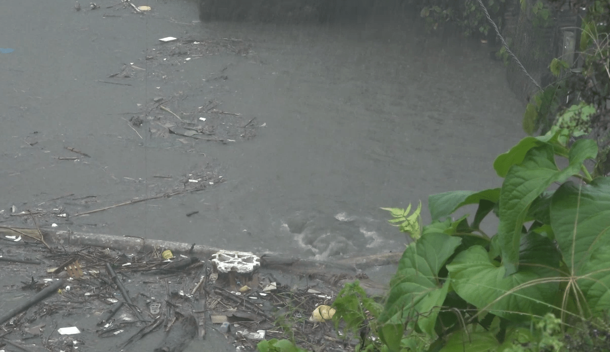 3 CASAS SE INUNDARON EN LA ASISTENCIA MUNICIPAL 2 TRAS FUERTES LLUVIAS