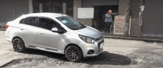 LOS CONDUCTORES DENUNCIAN EL MALESTADO DE LA CALLE HUMBERTO FIALLOS