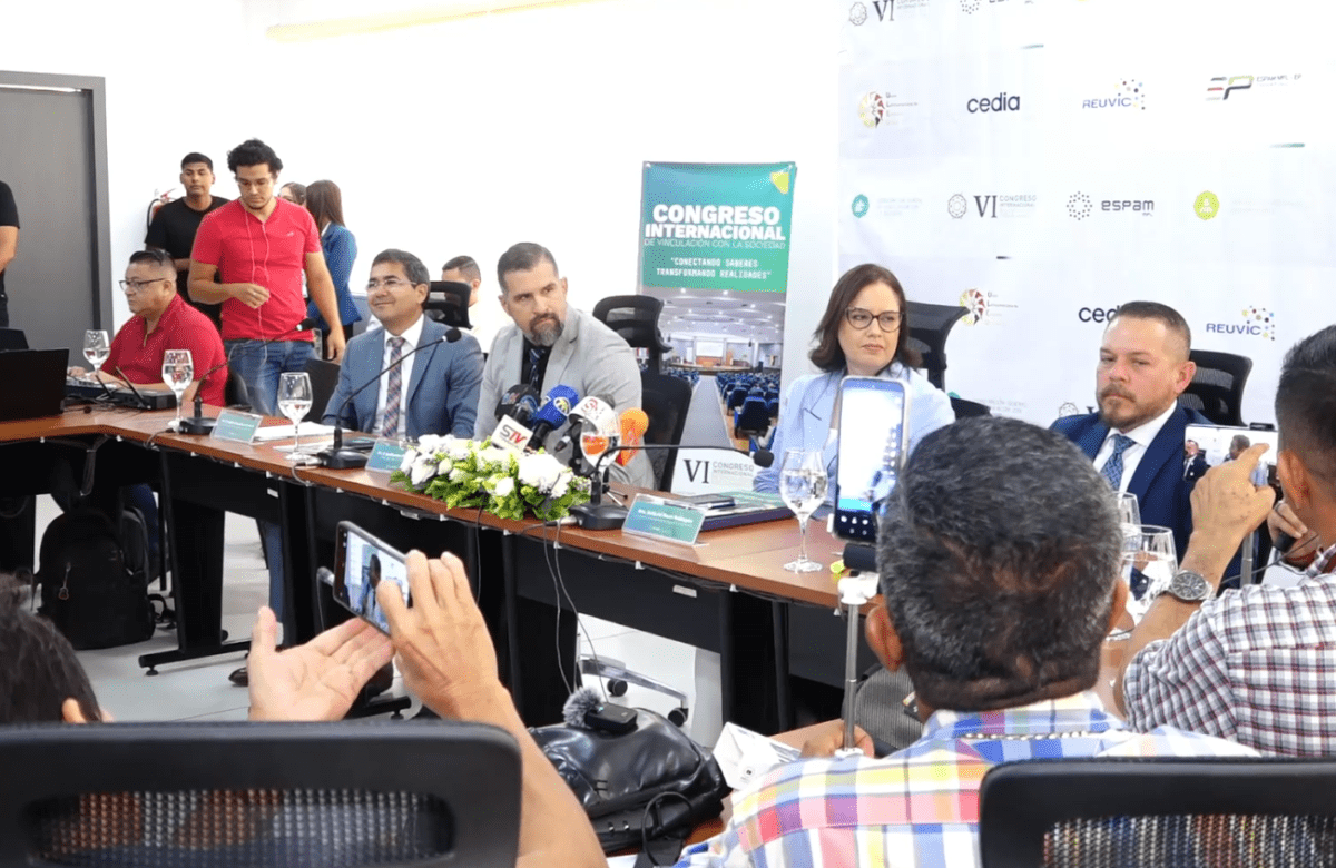 ESPAM MFL LANZÓ EL SEXTO CONGRESO INTERNACIONAL DE VINCULACIÓN 2026