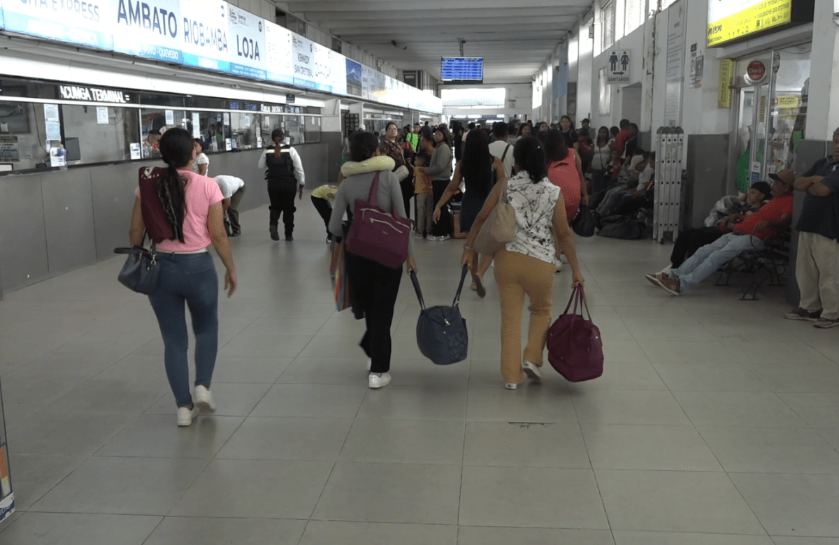 TERMINAL TERRESTRE AJUSTA HORARIOS POR TOQUE DE QUEDA