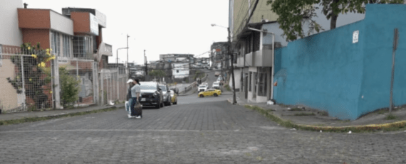 ABANDONO Y DETERIORO EN VEREDAS DEL BARRIO 9 DE MAYO