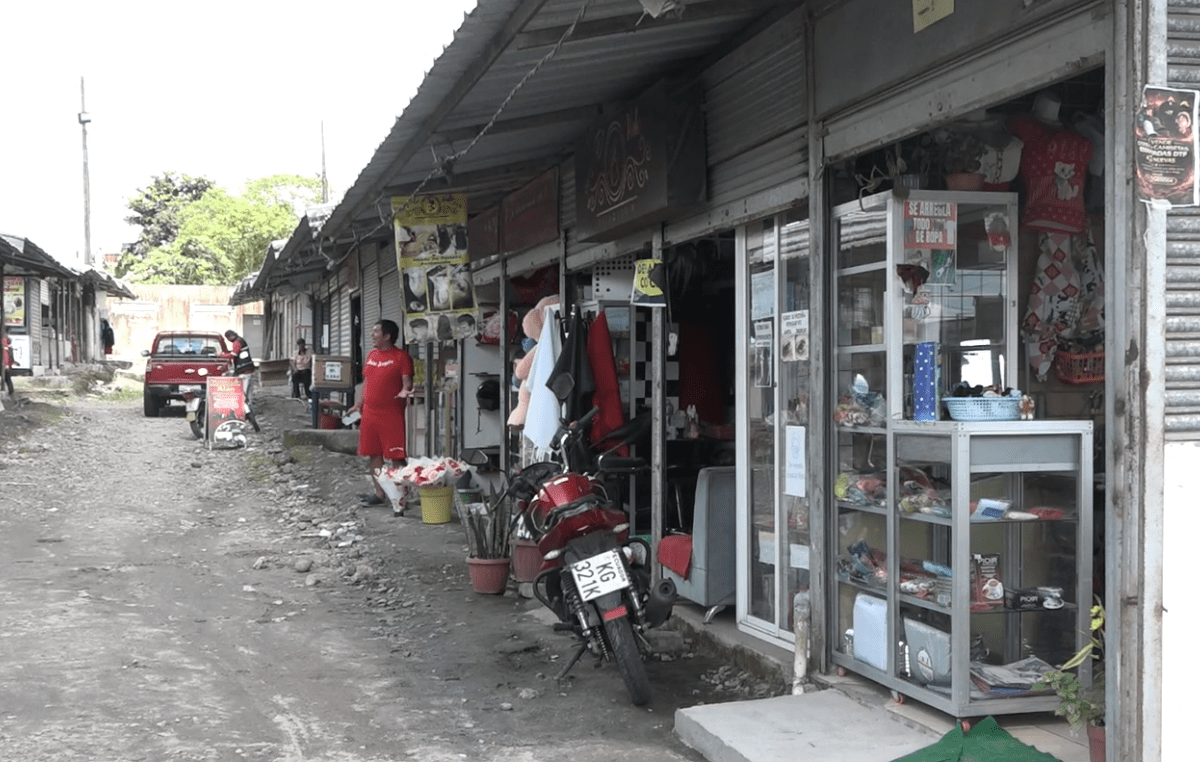 COMERCIANTES SIGUEN A LA ESPERA DE LOS ARREGLOS DEL AUTOMERCADO