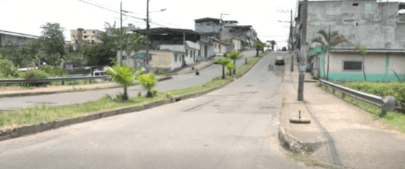 3 MESES LLEVA ABANDONADA LA OBRA DE RECAPEO EN LA AV. FERNANDO ESPÍN
