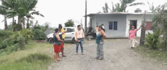 EN EL BARRIO EL CENTENARIO TIENEN PROBLEMAS CON EL ALCANTARILLADO