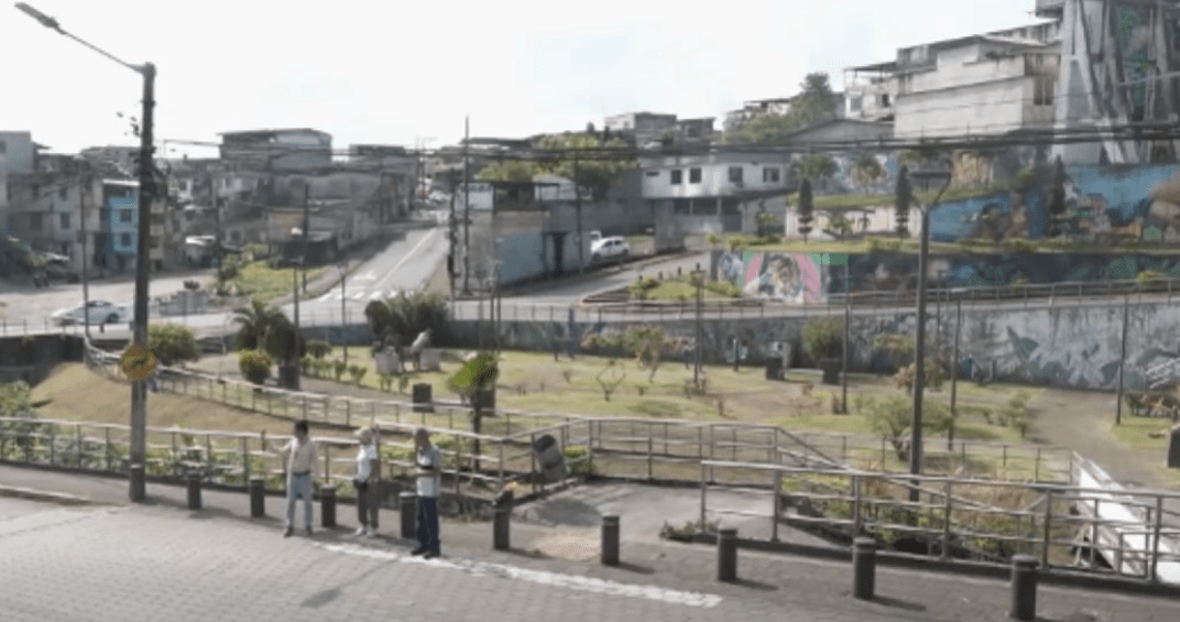 PREVÉN HABILITAR EL ASCENSOR DEL MIRADOR EN LA PLAZA LOS COLONOS