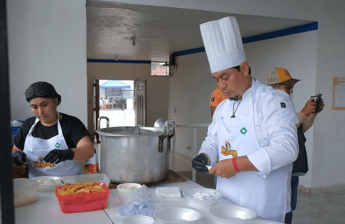 ENTREGARON FANESCA A ADULTOS MAYORES POR SEMANA SANTA