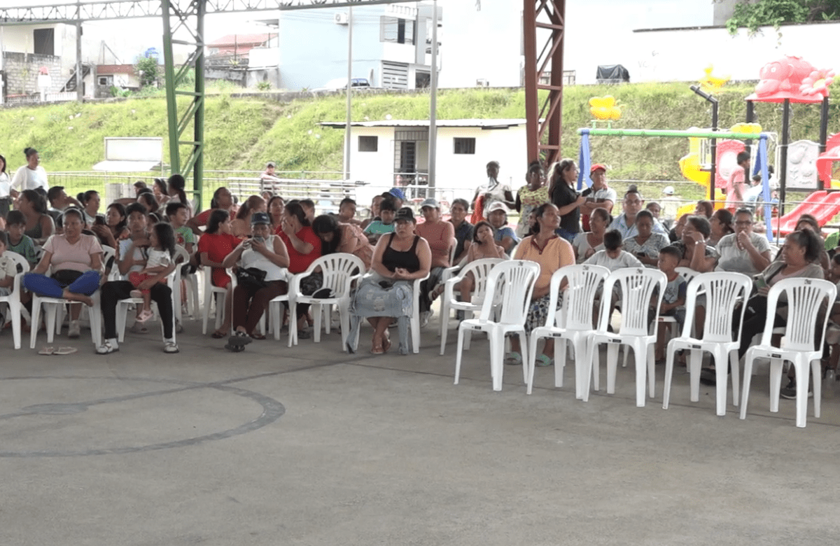 200 KITS ESTUDIANTILES FUERON ENTREGADOS EN CIUDAD VERDE