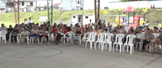 200 KITS ESTUDIANTILES FUERON ENTREGADOS EN CIUDAD VERDE