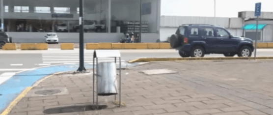 SIGUE EL PELIGRO PARA LOS PEATONES EN EL PARQUE DE LA JUVENTUD