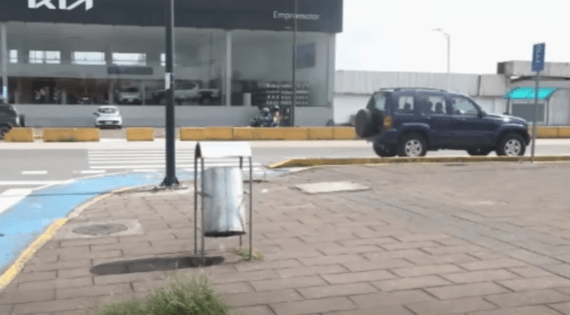 SIGUE EL PELIGRO PARA LOS PEATONES EN EL PARQUE DE LA JUVENTUD