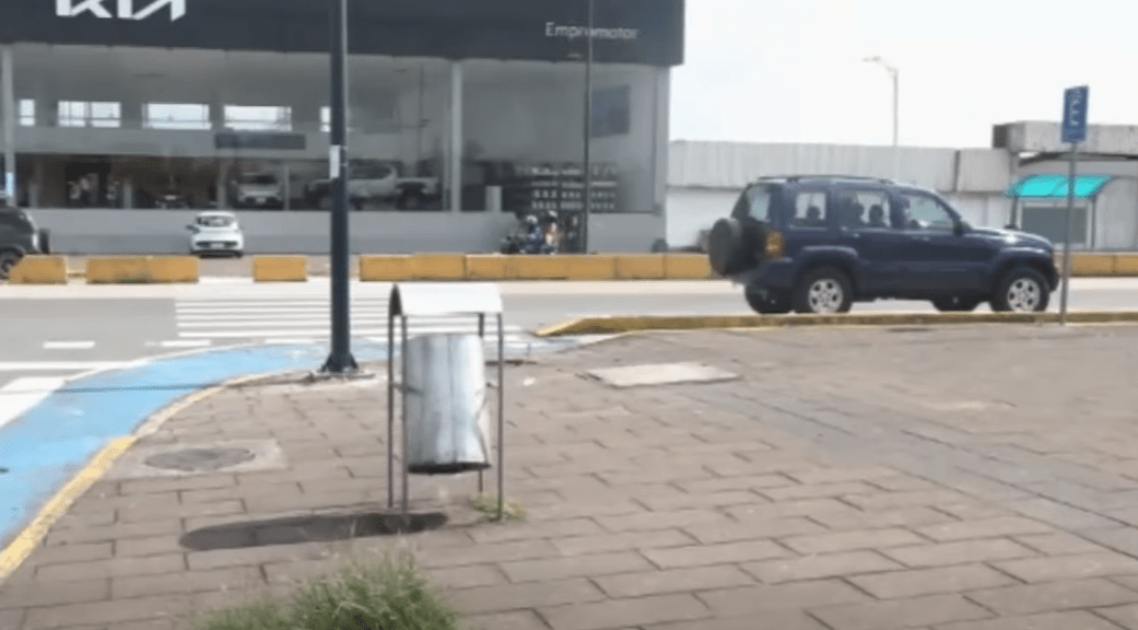 SIGUE EL PELIGRO PARA LOS PEATONES EN EL PARQUE DE LA JUVENTUD